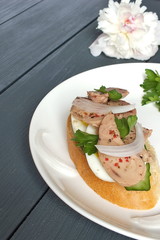 Бутерброд с печенью трески