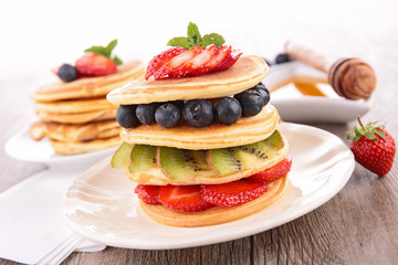 pancake and berry