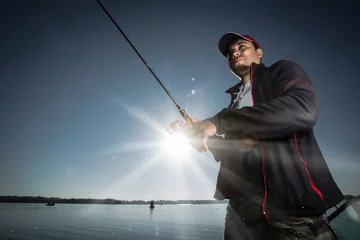 Fototapeten Mann fischt an einem See © vitaliy_melnik
