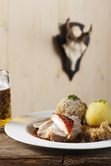 Bayerische Schweinebraten mit Bier