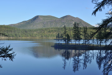 Landscape with a lake and mountains along the banks.