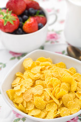 Cornflakes with strawberries and blueberries