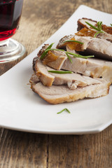 gebratenes Schweinefleisch auf Teller