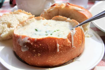 Foto op Plexiglas Mussel soup in a pot of bread © Tatiana Morozova