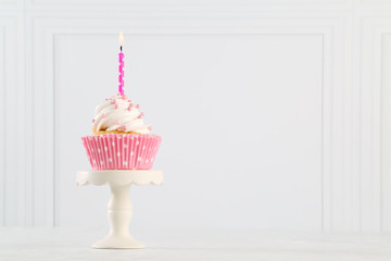 birthday cupcake - 67423439