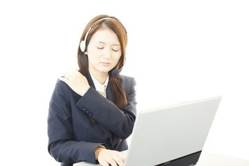 疲れた表情のオペレーター