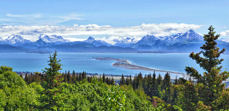Fototapeta Alaskan mountain and bay, Homer Spit, Kenai Peninsula