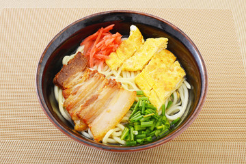 沖縄料理の沖縄そば