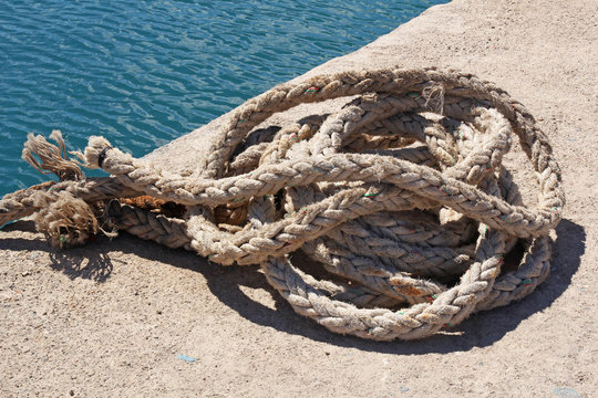 sailing rope on a wharf pier
