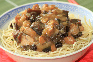 poulet aux champignons noirs