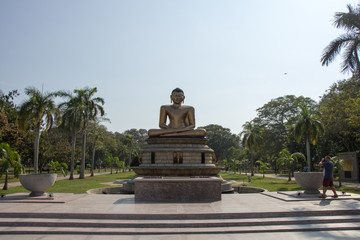 Obraz premium Statue of Lord Buddha in Colombo, Sri Lanka
