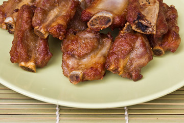 Fried spareribs with garlic pepper