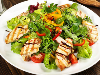 Salat mit Hähnchenbrust