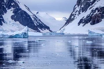 Rolgordijnen Antarctic Ice Landscape © marcaletourneux