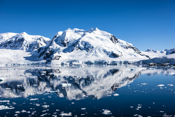 Fototapeta na wymiar Antarctica Landscape-9