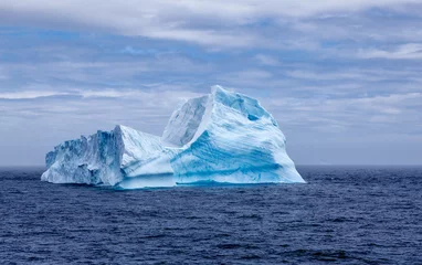Fototapeten Eisbergsphynx in der Antarktis-2 © marcaletourneux