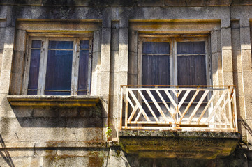 Fototapeta na wymiar Balcón, ventana, Verín, Orense, Galicia