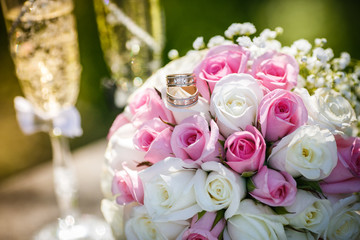 Wedding rings with roses and glasses of champagne