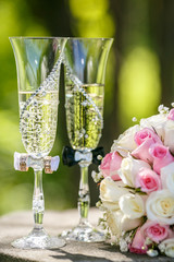 Wedding rings with roses and glasses of champagne