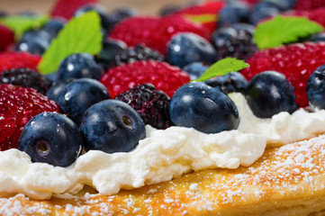 Fresh berry tart with cream