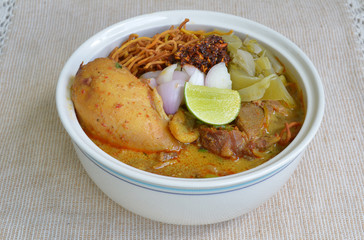 khao soi , curry noodles , thai food