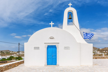 Small white chapel on the island of Mykonos © tobago77