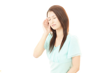 頭痛を訴える女性