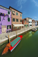 Fototapeta na wymiar Canal in Burano island, Venice, Italy.