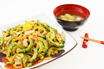 ゴーヤチャンプルーと味噌汁