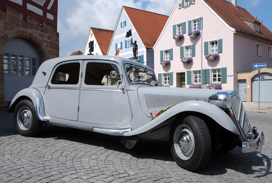 Hochzeitsauto Photos Royalty Free Images Graphics Vectors Videos Adobe Stock