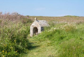 La fontaine saint Mathieu à la Pointe du Van, Finistère