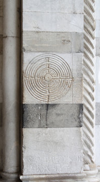 Il misterioso labirinto sul Duomo di Lucca