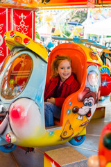 Hüpfburg auf einem Volksfest