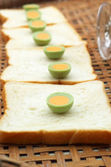 Sliced ​​bread with chocolate green