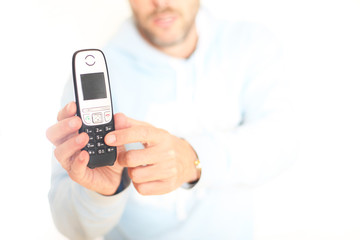 Mann mit Schnurlosem Telefon