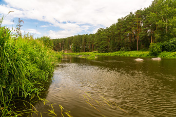 Уральская река в лесу © 7ynp100