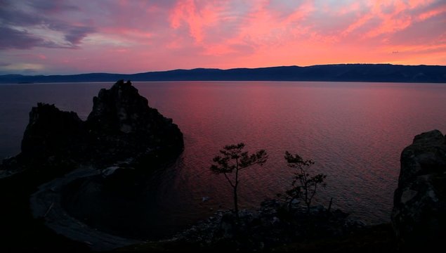 Скала Шаманка на закате