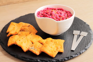 Beetroot and chickpea hummus with crackers