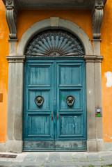 Porta in legno, ingresso vecchio palazzo signorile