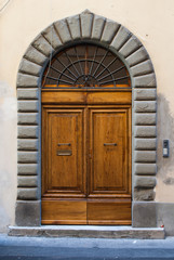 Fototapeta premium Porta in legno, ingresso vecchio palazzo signorile