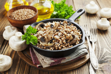 Buckwheat porridge with mushrooms - 67519486