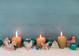 Weihnachtskarte mit Kerzen: Hintergrund Holz weihnachtlich