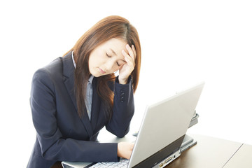 頭痛に悩むＯＬ