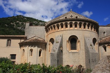 le chevet de l'abbatiale de Gellone