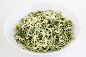 spaghetti (pasta) with spinach and cheese