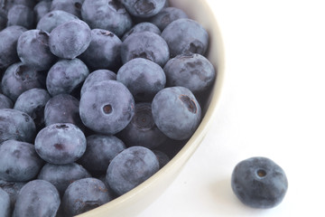 the berries of blueberry in a ceramic bowl