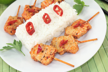 asiatische Satè-Spieße mit Erdnußsauce