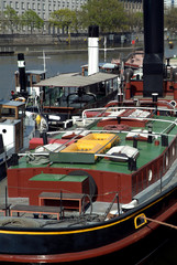 Fototapeta na wymiar Berlin boat on the river, Sprea.