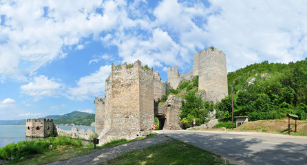 Fototapeta na wymiar Golubac Fortress
