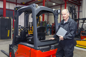 Forklift mechanic with manual